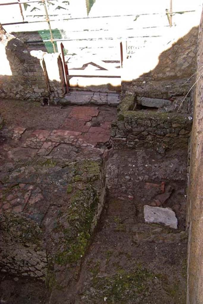 VI.30, Herculaneum. February 2003. Looking west across area towards entrance doorway
Photo courtesy of Nicolas Monteix.